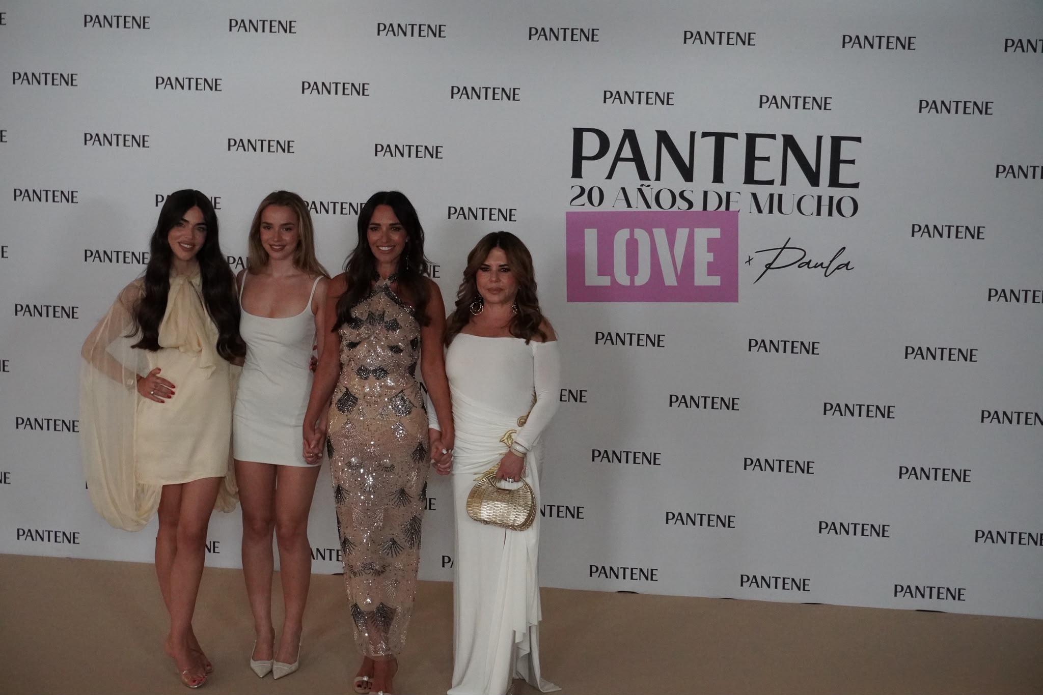 Mucho love, mucha historia: Paula Echevarría celebra 20 años como imagen de Pantene